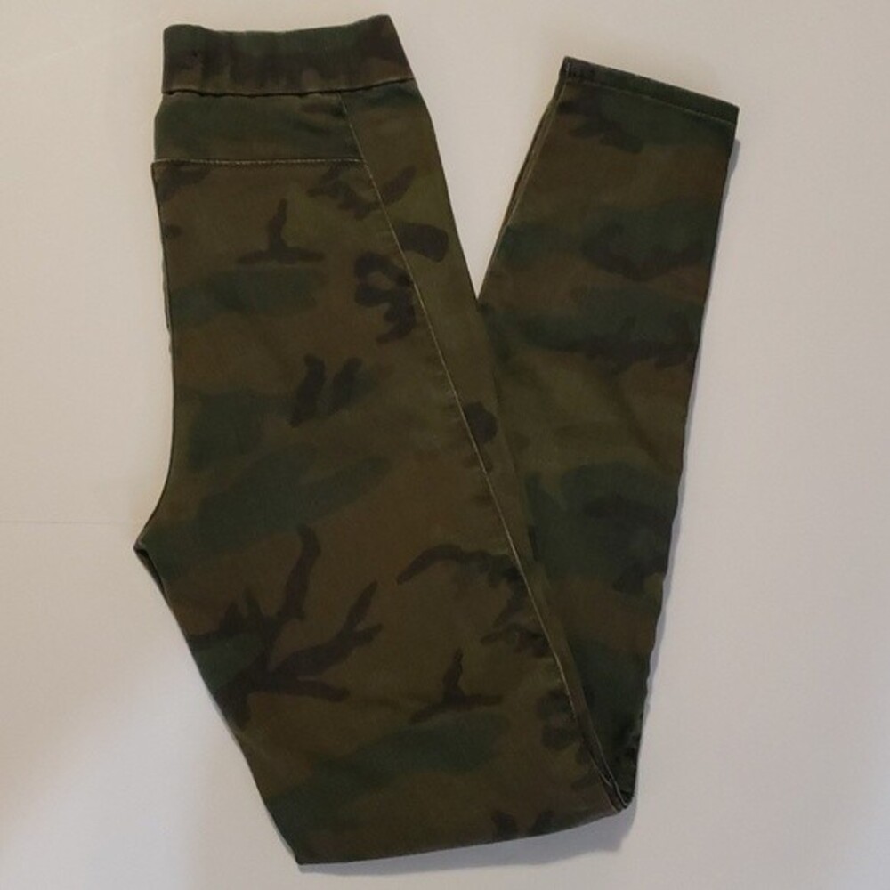 SILENCE + NOISE UO Camo Skinny Pants size S